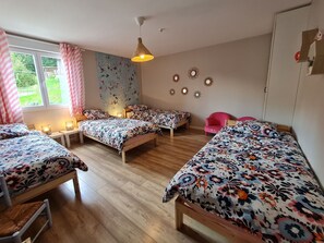 5 bedrooms, free WiFi, bed sheets