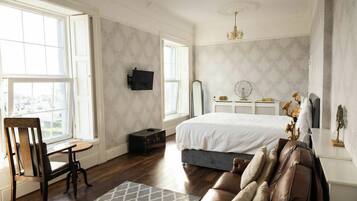 5 bedrooms, iron/ironing board, travel crib, WiFi