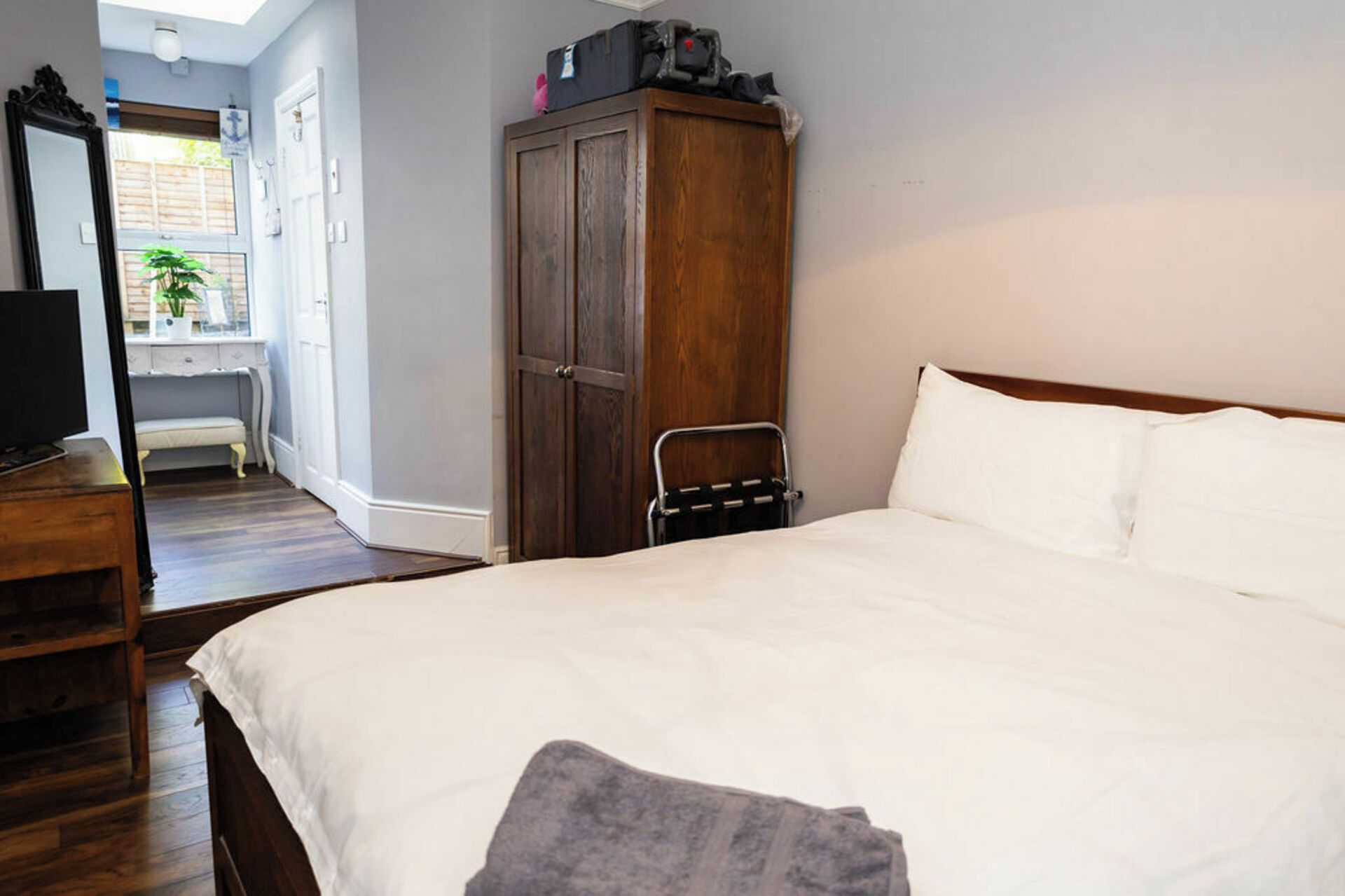 5 bedrooms, iron/ironing board, travel cot, WiFi