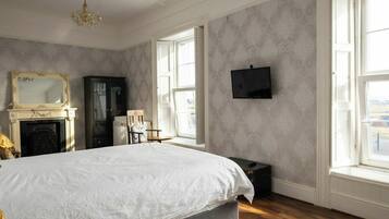 5 bedrooms, iron/ironing board, travel crib, WiFi