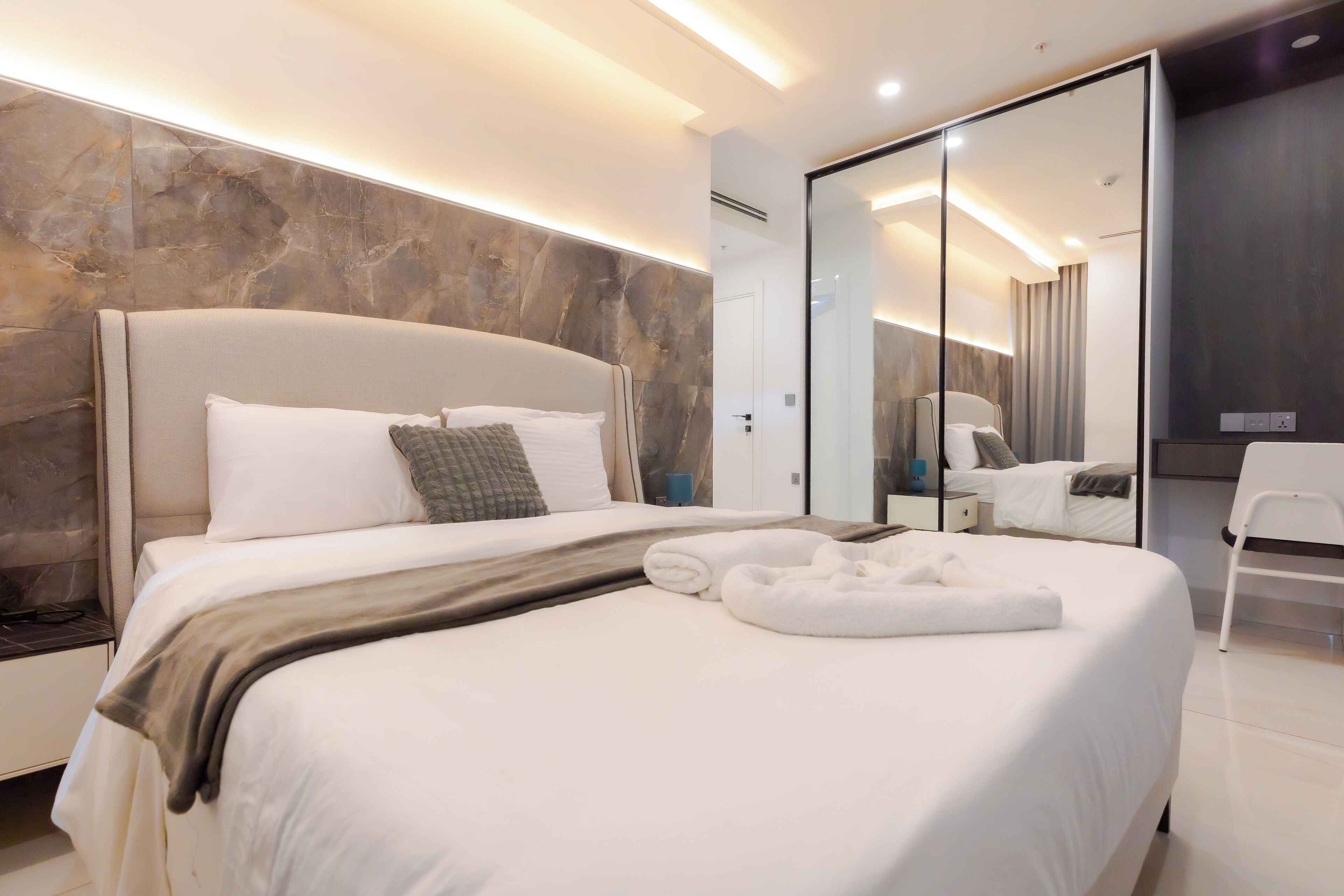 Elite Apartment, Balcony, City View | Desk, laptop workspace, iron/ironing board, free WiFi