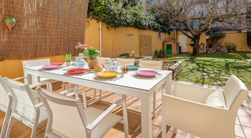 Family Home in Palamós with Large Garden
