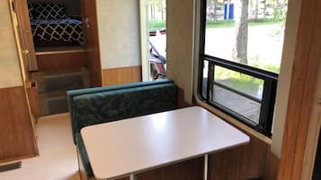 1 dormitorio y ropa de cama
