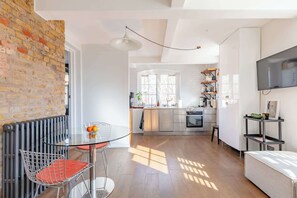 Interior - Chic 2BD Loft-Inspired Flat, Heart of Shoreditch (Greater London)