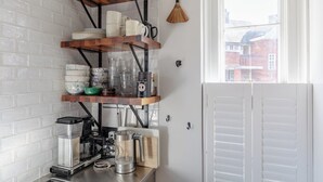 Unclassified image, 3 of 35, button - Chic 2BD Loft-Inspired Flat, Heart of Shoreditch (Greater London)