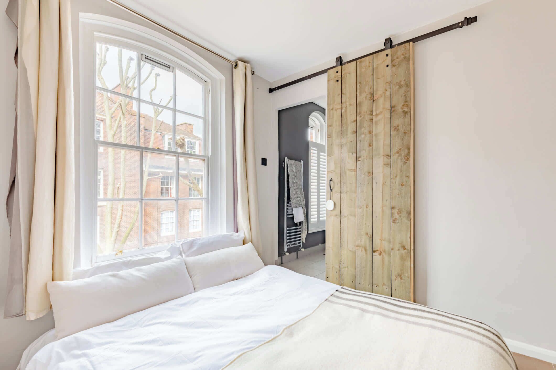 2 bedrooms, iron/ironing board, Internet, bed sheets