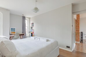 2 bedrooms, iron/ironing board, internet, bed sheets - Chic 2BD Loft-Inspired Flat, Heart of Shoreditch (Greater London)