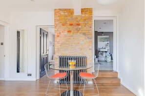Interior - Chic 2BD Loft-Inspired Flat, Heart of Shoreditch (Greater London)