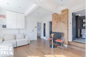 TV, stereo, offices - Chic 2BD Loft-Inspired Flat, Heart of Shoreditch (Greater London)