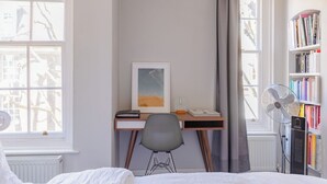 Unclassified image, 4 of 35, button - Chic 2BD Loft-Inspired Flat, Heart of Shoreditch (Greater London)