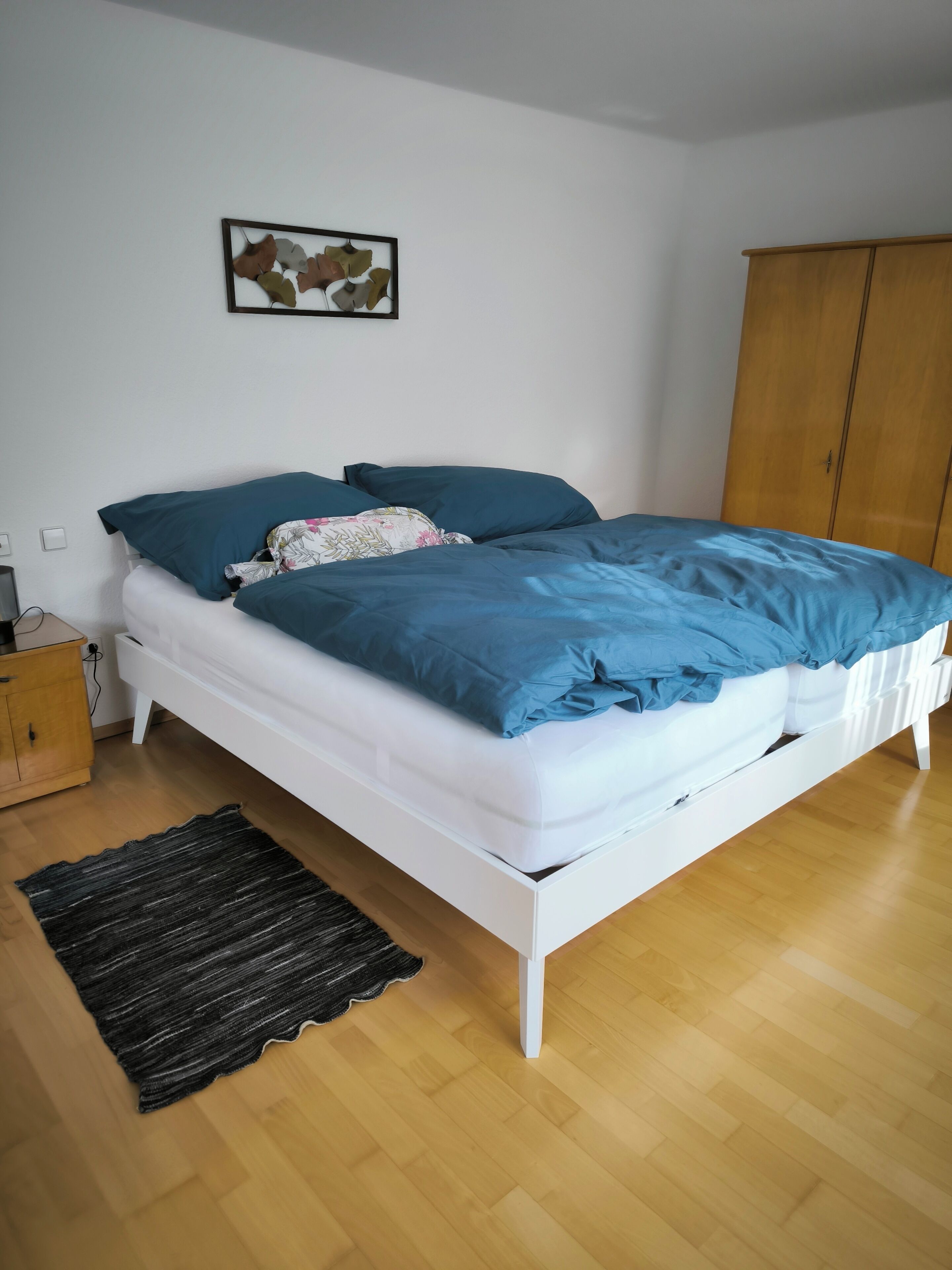 2 bedrooms, travel cot, free WiFi, bed sheets