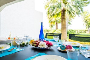 Apartment | Outdoor dining