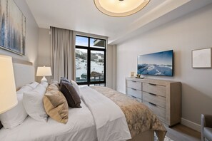 2 bedrooms, iron/ironing board, travel cot, WiFi
