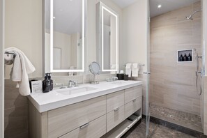 Shower, hair dryer, towels, shampoo