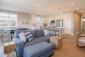 Smart TV, table tennis