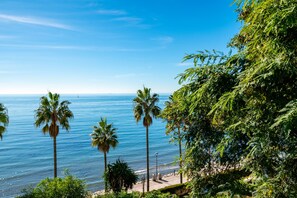 På stranden og strandhåndklær