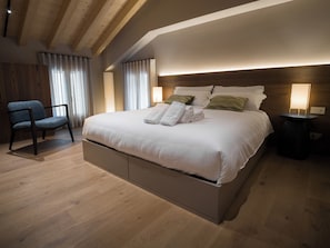 Classic Room | 1 bedroom, in-room safe, soundproofing, free WiFi