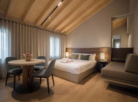 Habitación triple Deluxe | Caja fuerte, sistema de insonorización, wifi gratis