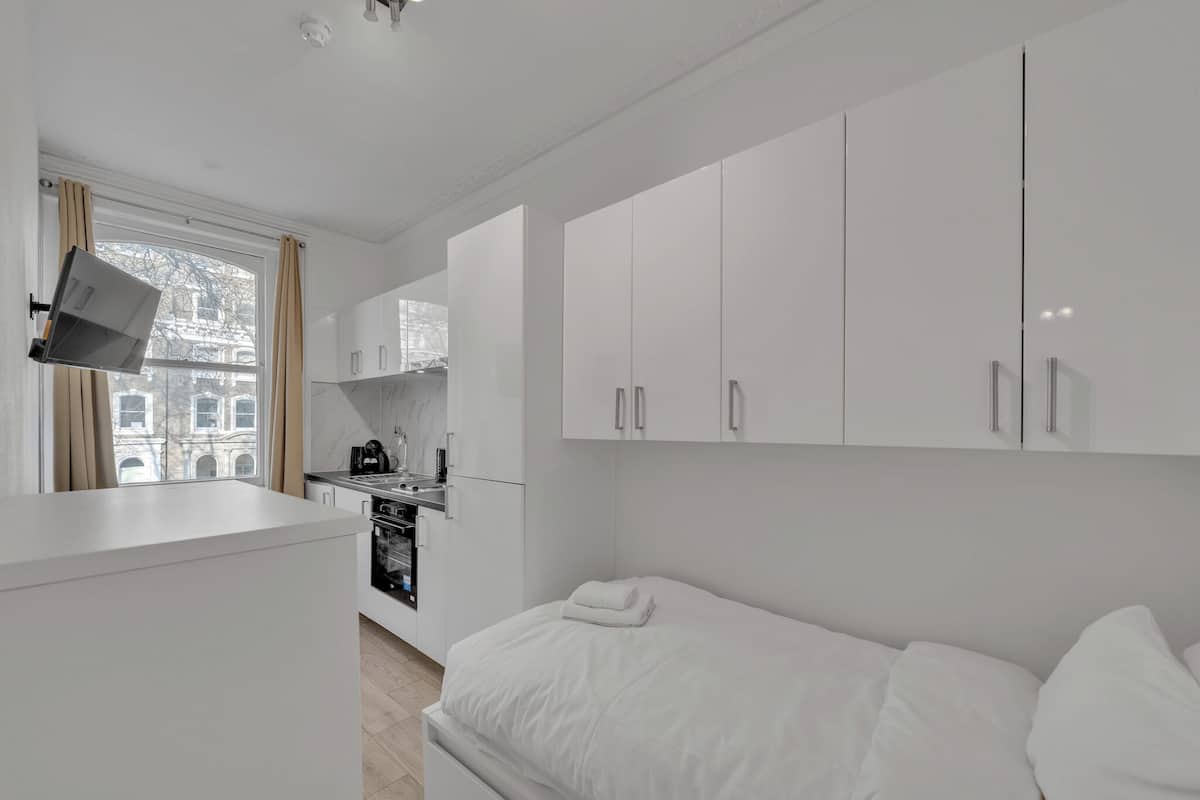 Cortinas blackout, tabla de planchar con plancha y wifi gratis
