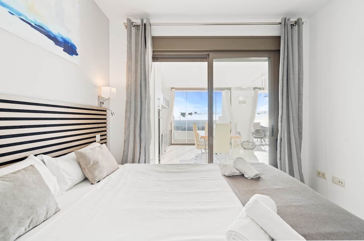 2 bedrooms, iron/ironing board, WiFi