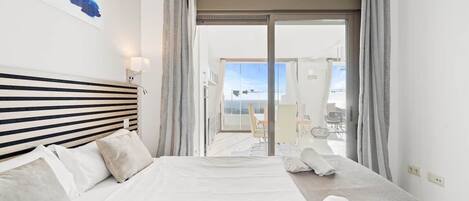 2 bedrooms, iron/ironing board, WiFi