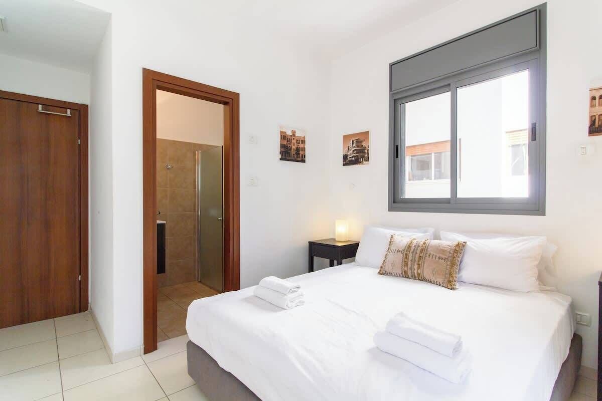 2 bedrooms, iron/ironing board, travel cot, WiFi