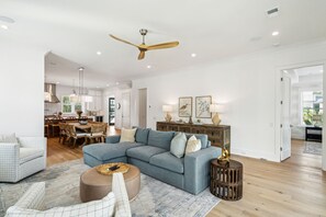 Smart TV, fireplace, table tennis