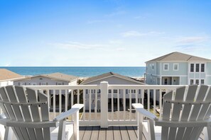 Property grounds - Britt's Beach Breeze 5 Bed,5 Bath w/private pool & elevator, steps to the beach. (Ocean Isle Beach)