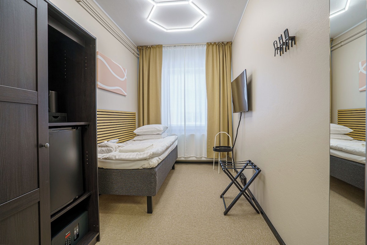 Deluxe Single Room | In-room safe, soundproofing, free WiFi