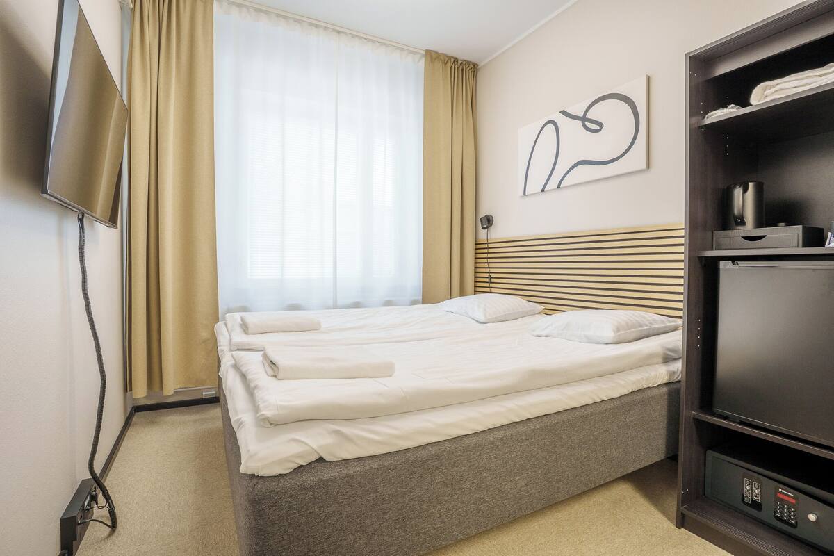 豪華雙人房 | 客房內保險箱、隔音、免費無線上網、床單