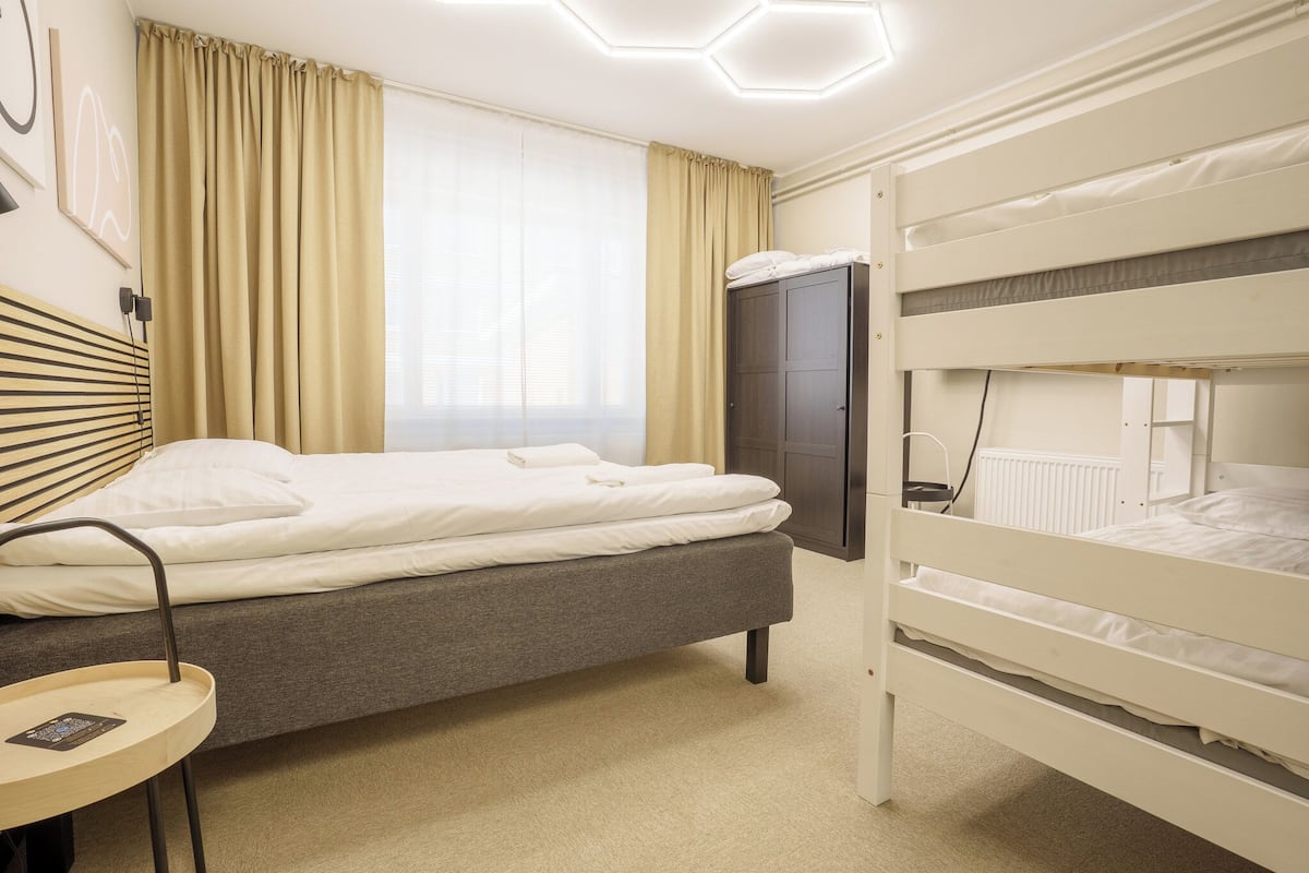 Deluxe Quadruple Room | In-room safe, soundproofing, free WiFi