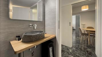 Luksushuoneisto, kaupunkinäköala | Kylpyhuone