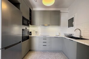Luxury Apartment, City View | Private kitchen - Phaedrus Living Koukaki Verdant Marble (Athens)