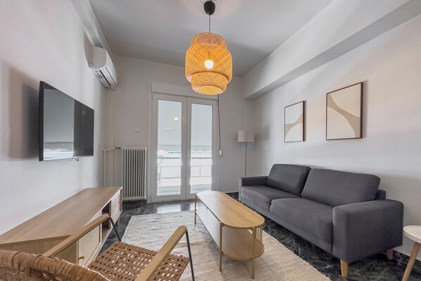 Luxury Apartment, City View | Living area