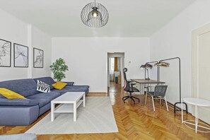 Living area - Vienna Brew Haven - Central 2BR Apartment (Vienna)