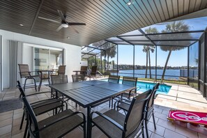 Dining - Lakefront, Private Pool, Walk to Beach, Water View, Golf Cart Options (Destin)
