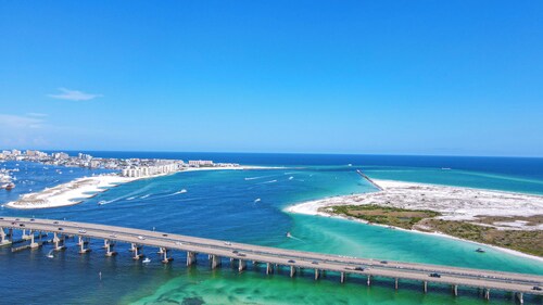 Lakefront, Private Pool, Walk to Beach, Water View, Golf Cart Options