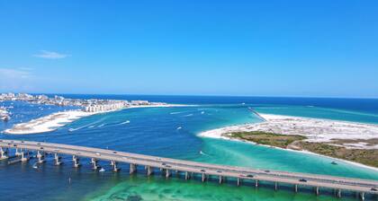 Lakefront, Private Pool, Walk to Beach, Water View, Golf Cart Options