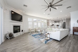 Smart TV, books - Lakefront, Private Pool, 3BD 3BA (Destin)