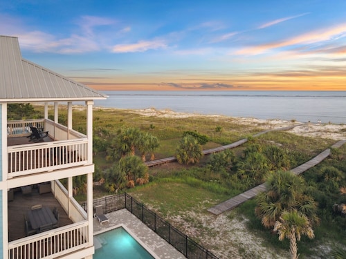 Book for Spring Break! Beach Front and Gulf Views! Private Pool! Dog-Friendly!