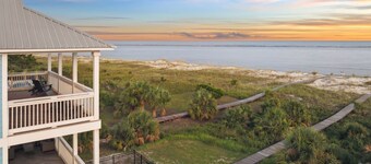Book for Spring Break! Beach Front and Gulf Views! Private Pool! Dog-Friendly!