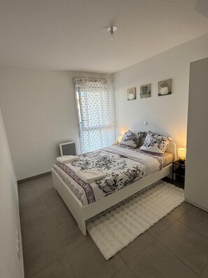 1 soverom, strykejern/-brett, wi-fi og sengetøy