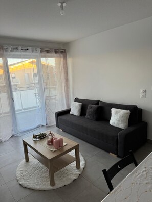 Living area - The Arles T2 (Arles)