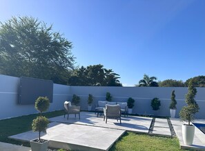 Terrace/patio - Luxury Private Villa with Pool, Basketball Court & 6 Bedrooms – Sleeps 14! (Vega Baja)