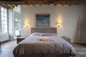 5 habitaciones, tabla de planchar con plancha, wifi y ropa de cama 