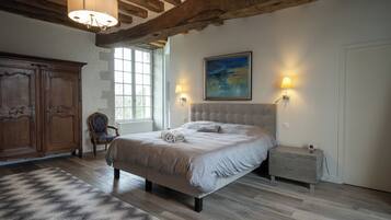 5 slaapkamers, een strijkplank/strijkijzer, wifi, beddengoed