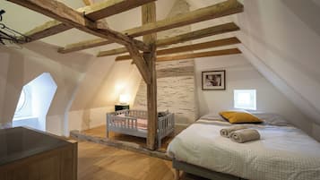 5 chambres, fer et planche à repasser, Wi-Fi, draps fournis