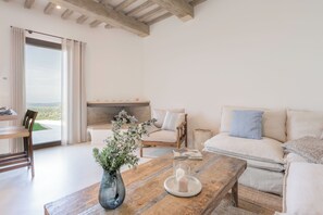 Appartement, patio, vue cour intérieure | Coin séjour