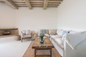 Apartment, Patio, Courtyard View | Living area | 32-inch flat-screen TV with cable channels