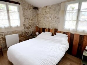 2 chambres, fer et planche à repasser, accès Internet